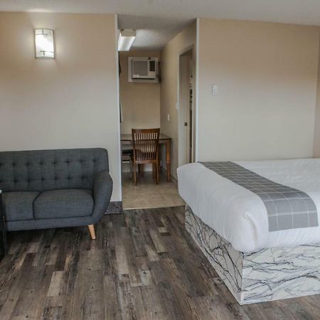 Canadian Motel North Battleford Eksteriør bilde