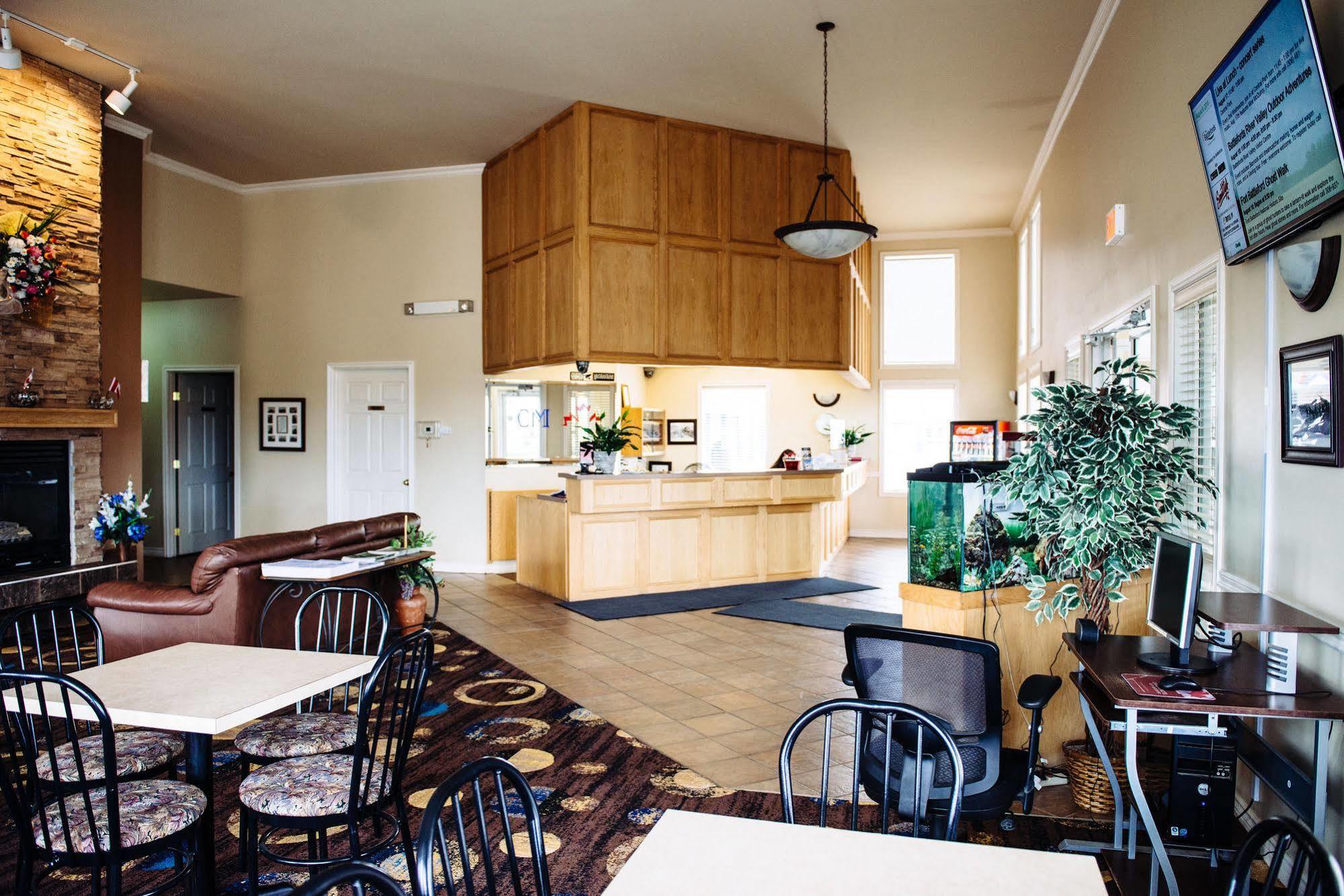 Canadian Motel North Battleford Eksteriør bilde