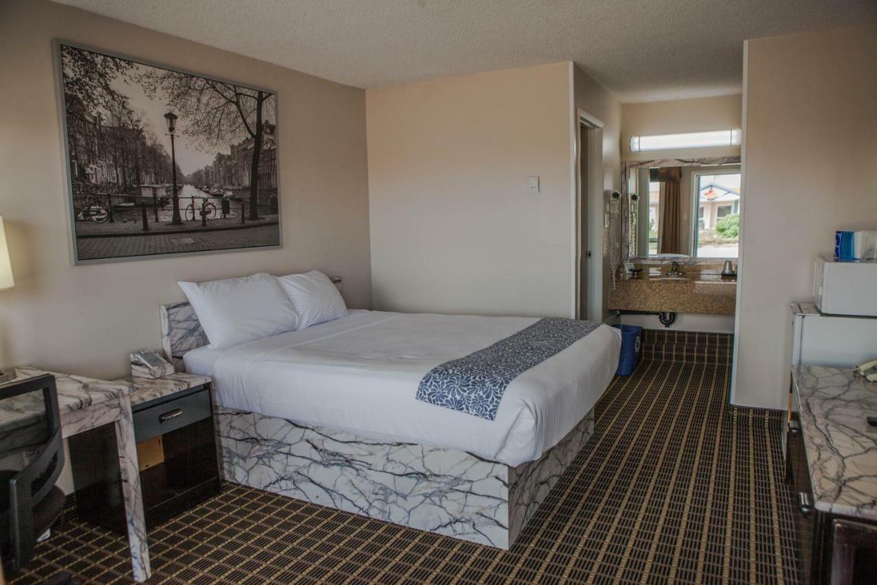 Canadian Motel North Battleford Eksteriør bilde